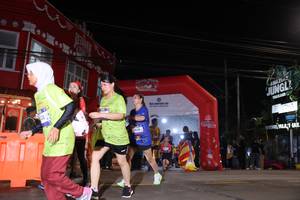 BIB: 430
                            <button type="button" onclick="openModal(26265195)" class="btn btn-primary btn-sm float-right btn-popup" data-toggle="modal" data-target=".modal-high-quality">
                        <i class="fas fa-shopping-cart"></i> Add to Cart
                    </button>
                                            <button type="button" onclick="isThisMe(26265195, true)" class="btn btn-success btn-sm float-right btn-popup btn-isme hidden" data-toggle="tooltip" data-placement="bottom" title="นี่คือรูปของคุณใช่ไหม คลิกที่นี่เพื่อเอาเข้าอัลบั้ม">
                        <i class="fas fa-plus"></i> Add to album
                    </button>
                    <button type="button" onclick="isThisMe(26265195, false)" class="btn btn-warning btn-sm float-right btn-popup btn-isnotme hidden">
                        <i class="fas fa-ban"></i> Remove from album
                    </button>